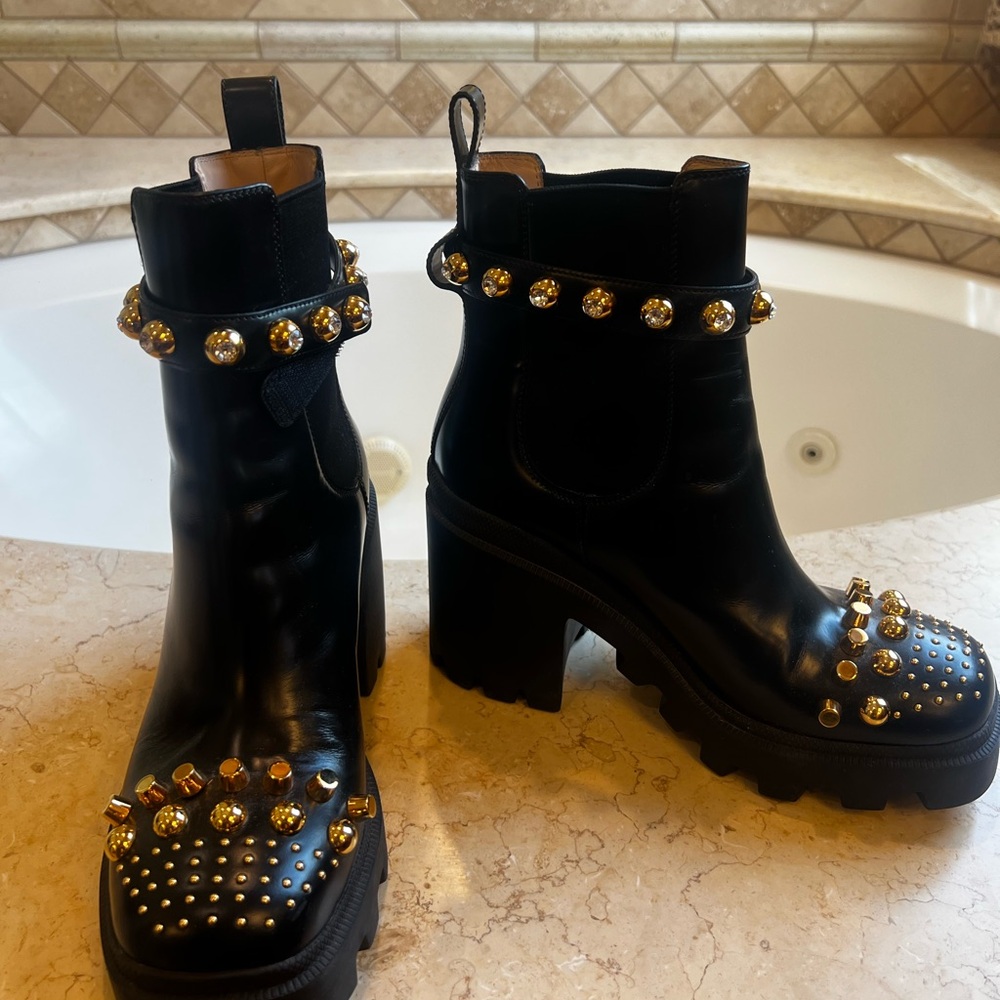 Gucci Black and Gold Heeled Chelsea Boots